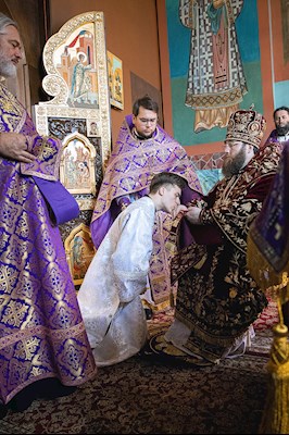 Митрополит Игнатий совершил Божественную литургию в Крестовоздвиженском храме г. Хвалынска