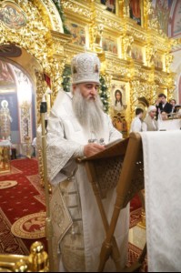 Митрополит Лонгин совершил Рождественское ночное богослужение