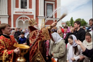 Божественная литургия в храме в честь Покрова Пресвятой Богородицы города Саратова