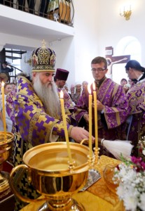 Божественная литургия в храме во имя святителей Василия Великого, Григория Богослова, Иоанна Златоуста г. Саратова