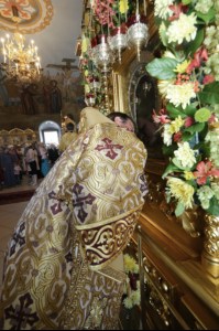 Епископ Пахомий совершил Божественную литургию в Свято-Троицком кафедральном соборе Саратова