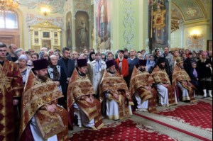 Вечерня в соединении с Литургией Василия Великого и Чин умовения ног в храме в честь Покрова Пресвятой Богородицы г.Саратова