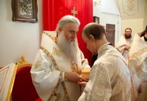 Божественная литургия на Архиерейском подворье — храме во имя святого апостола и евангелиста Иоанна Богослова при СПДС