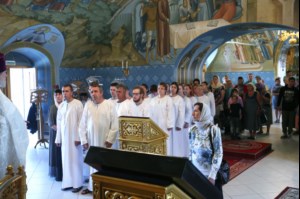 Крещальная литургия в Свято-Троицком соборе Саратова