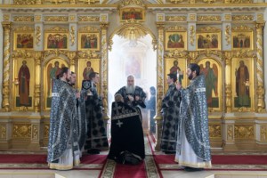 Литургия Преждеосвященных Даров в Свято-Троицком кафедральном соборе г. Вольска