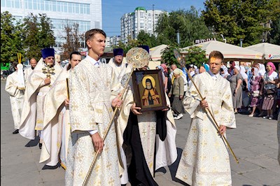 Божественная литургия в храме во имя святителя Митрофана, епископа Воронежского, г.Саратова