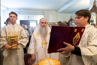 Божественная литургия в храме святителя Тихона Задонского г. Саратова