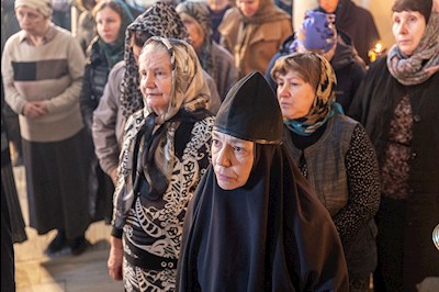 Литургия Преждеосвященных Даров на Архиерейском подворье – в храме в честь иконы Божией Матери «Утоли моя печали» г. Саратова