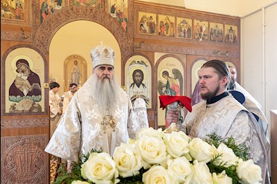 Божественная литургия в храме во имя святого праведного Лазаря Четверодневного на Новоелшанском кладбище г. Саратова