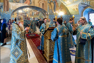 Утреня с чтением акафиста в Свято-Троицком кафедральном соборе г. Саратова
