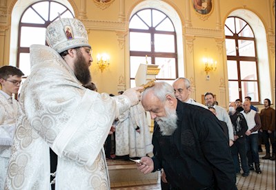 Митрополит Игнатий совершил Божественную литургию на Архиерейском подворье — в храме во имя святого апостола и евангелиста Иоанна Богослова при СПДС