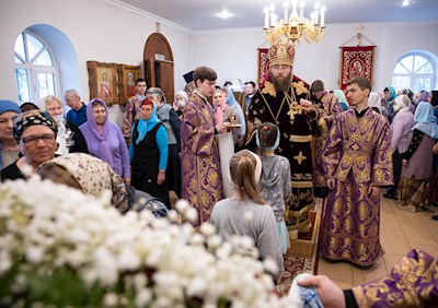 Митрополит Игнатий совершил всенощное бдение в храме в честь иконы Божией Матери «Скоропослушница» г. Шиханы Вольского района