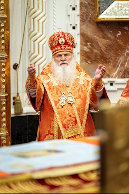 Митрополит Игнатий принял участие в Божественной литургии в Храме Христа Спасителя