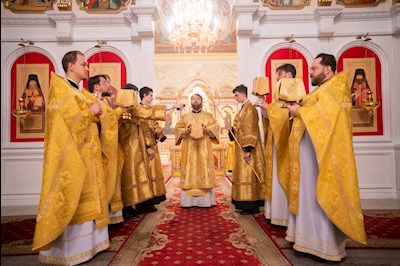 Митрополит Игнатий совершил Божественную литургию и молебен на новый год в Покровском соборе г. Саратова