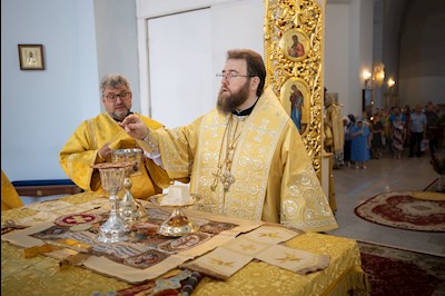 Митрополит Игнатий совершил Божественную литургию в храме Покрова Пресвятой Богородицы г. Петровска