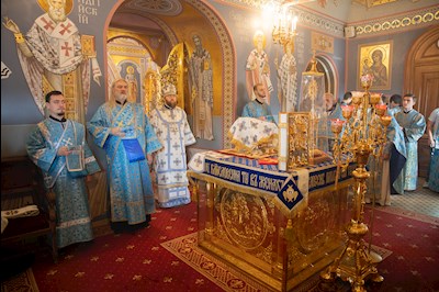 Митрополит Игнатий совершил Божественную литургию в Свято-Троицком кафедральном соборе Саратова