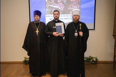Митрополит Игнатий вручил дипломы выпускникам СПДС