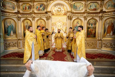 Митрополит Игнатий совершил Божественную литургию в Покровском соборе г. Саратова