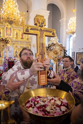 Митрополит Игнатий совершил всенощное бдение с чином выноса Креста в Свято-Троицком кафедральном соборе г. Вольска