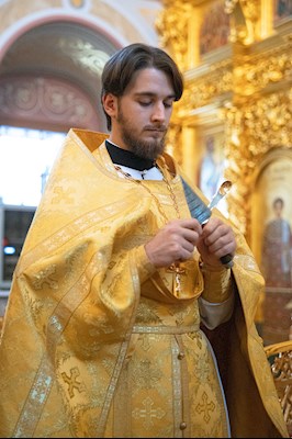 Митрополит Игнатий совершил Божественную литургию в Свято-Троицком кафедральном соборе Саратова