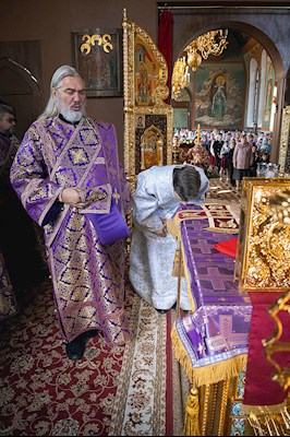 Митрополит Игнатий совершил Божественную литургию в Крестовоздвиженском храме г. Хвалынска