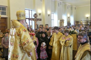 Божественная литургия на Архиерейском подворье — храме во имя преподобного Серафима Саровского г. Саратова