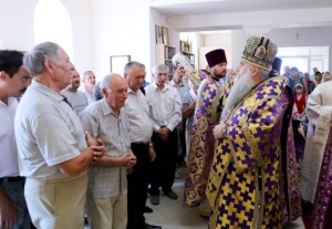Божественная литургия в храме во имя святителей Василия Великого, Григория Богослова, Иоанна Златоуста г. Саратова