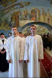 Митрополит Лонгин совершил Царские часы, Изобразительны, Великую вечерню и Крещальную литургию в Свято-Троицком кафедральном соборе Саратова