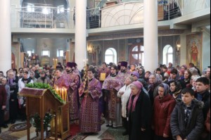 Божественная литургия и панихида в храме во имя Всех Святых, в земле Российской просиявших г. Саратова