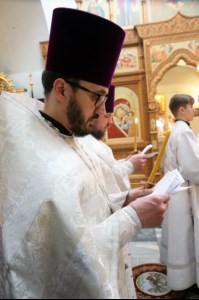 Божественная литургия и панихида в храме во имя святителя и чудотворца Николая на Елшанском кладбище г. Саратова
