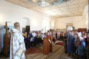 Божественная литургия в храме в честь Рождества Христова с. Вязовка Татищевского района