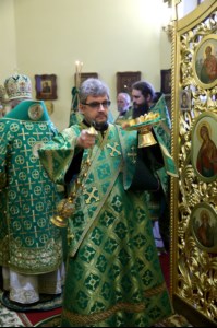 Божественная литургия на Архиерейском подворье — храме во имя преподобного Серафима Саровского г.Саратова