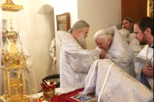 Божественная литургия на Архиерейском подворье — храме в честь иконы Божией Матери «Утоли моя печали» г. Саратова