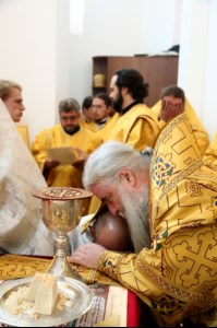 Божественная литургия в храме в честь Нерукотворного Образа Спасителя г. Саратова