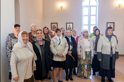 Божественная литургия в храме святых Царственных страстотерпцев п. Дубки Саратовского района