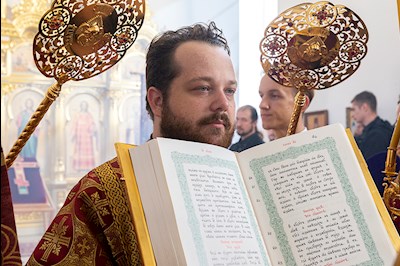 Божественная литургия в храме во имя святого благоверного князя Михаила Черниговского и боярина его Феодора на Увекском кладбище г. Саратова