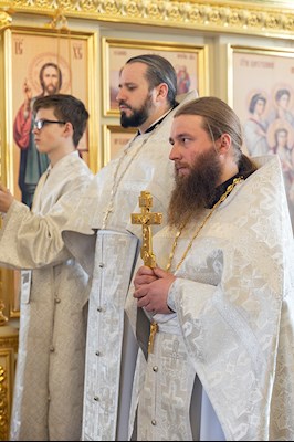 Божественная литургия в храме святых Царственных страстотерпцев г. Саратова