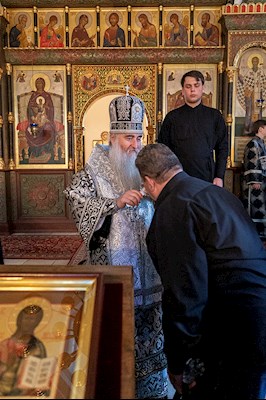 Литургия Преждеосвященных Даров на Архиерейском подворье – в храме в честь иконы Божией Матери «Утоли моя печали» г. Саратова