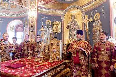 Божественная литургия в Свято-Троицком кафедральном соборе г. Саратова
