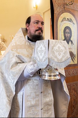 Божественная литургия в храме во имя святого праведного Лазаря Четверодневного на Новоелшанском кладбище г. Саратова