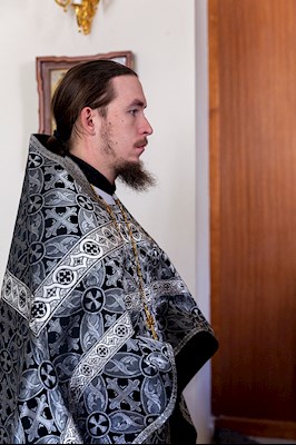 Литургия Преждеосвященных Даров на Архиерейском подворье — в храме в честь иконы Божией Матери «Утоли моя печали» г. Саратова