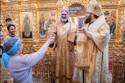 Митрополит Игнатий совершил Божественную литургию в Свято-Троицком кафедральном соборе г. Саратова
