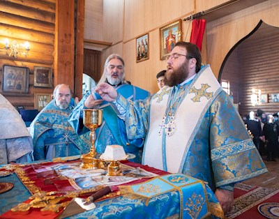 Митрополит Игнатий совершил Божественную литургию в храме в честь Сретения Господня г. Саратова