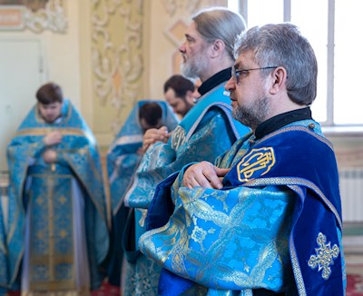 Митрополит Саратовский и Вольский Игнатий совершил вечерню в соединении с Литургией Иоанна Златоуста в Покровском соборе г. Саратова