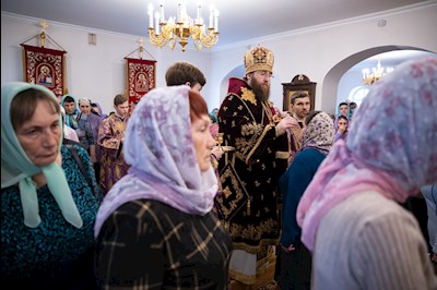 Митрополит Игнатий совершил всенощное бдение в храме в честь иконы Божией Матери «Скоропослушница» г. Шиханы Вольского района