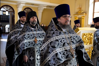 Митрополит Игнатий совершил Литургию Преждеосвященных Даров в храме святого апостола и евангелиста Иоанна Богослова при СПДС