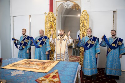 Митрополит Игнатий совершил Божественную литургию в Покровском храме г. Петровска