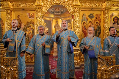 Митрополит Игнатий совершил Божественную литургию в Свято-Троицком кафедральном соборе Саратова