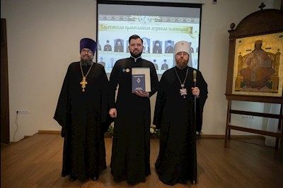 Митрополит Игнатий вручил дипломы выпускникам СПДС
