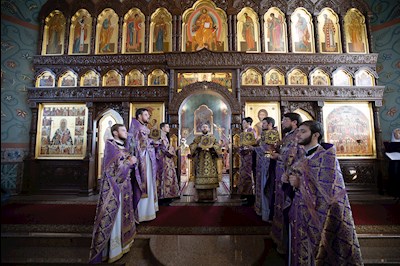 Митрополит Игнатий совершил Божественную литургию в Крестовоздвиженском храме г. Хвалынска